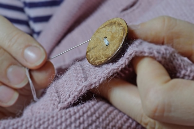 Detail tradičného vyšívania