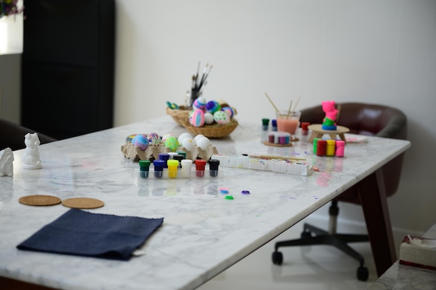 Ručné vyšívanie na stole